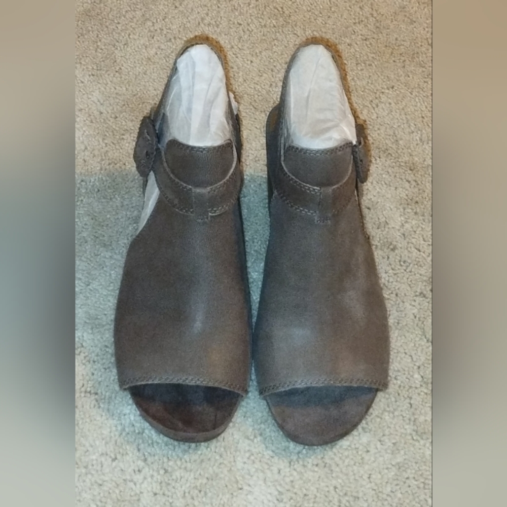 Lucky Brand Juliane Cutout Slingback Leather Sandals- US Size 11 - Coffee.